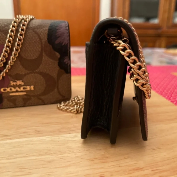 COACH 🇺🇲Mini Wallet in Signature Canvas with purple Kaffee Fassett Print hand - Picture 8 of 16